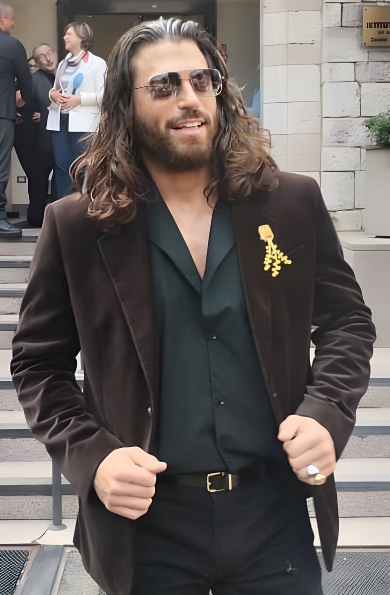 Che eleganza 🤎🖤 

#CanYaman