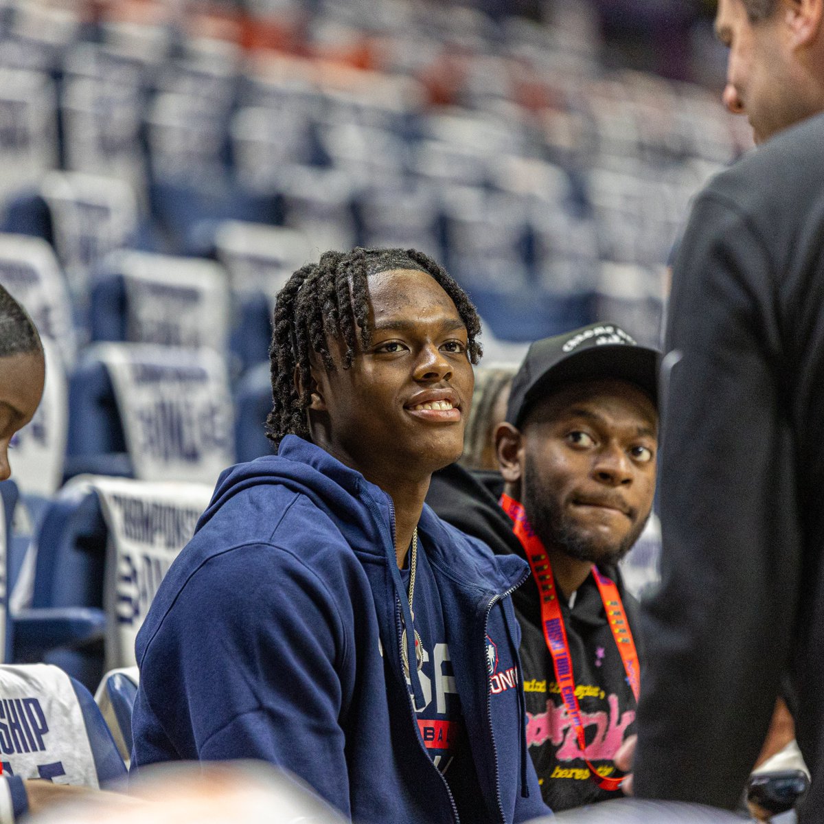 UConn commit @AhmadNowell0 in the house chatting with Coach Tom Moore ahead of UConn v. Seton Hall #UConnMBB