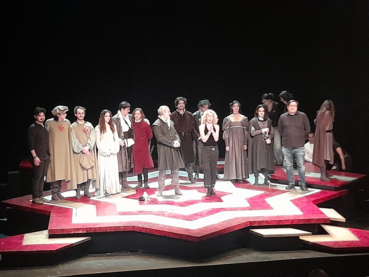 Arseze's tweet image. Anoche dio inicio la temporada de #LaDuquesaDeMalfi con #DanielMartínez @pautrevino y una gran cantidad de actores, todo esto en el @Helenico Una obra de época que se ubica en el año 1504 y uno años adelante, excelentes actuaciones por 2 horas. Gracias @SandymoonDCS por los 🎫🎫