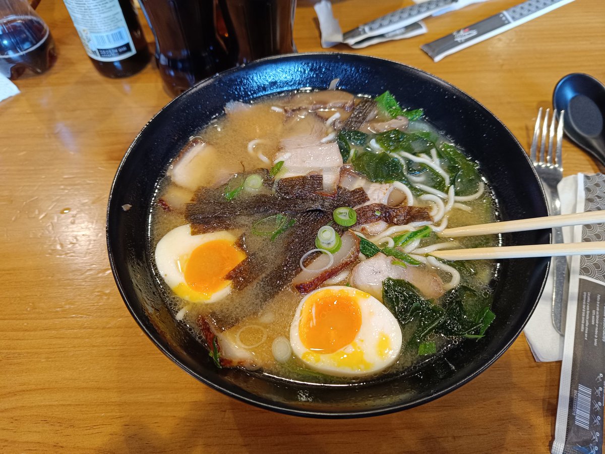 Compartiendo un ramen con la familia
