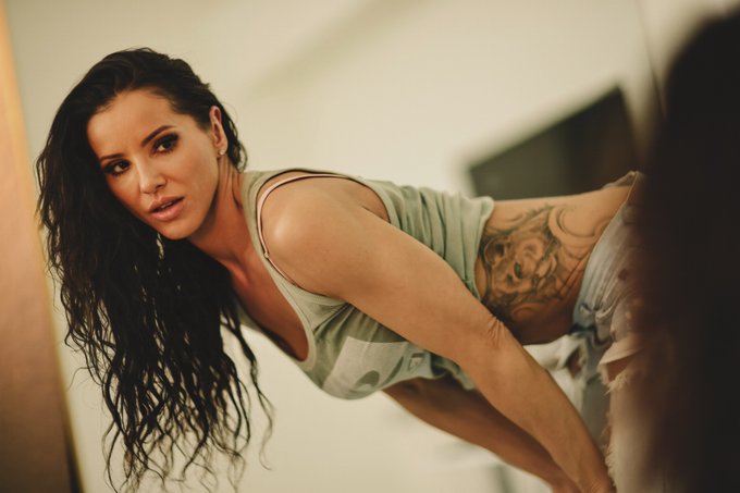 Everyone have a great day and remember&hellip;..&rdquo;you are not my biggest fan just because you watch my stolen<a href="/tag/humpday"class="tags"><span>#humpday</span></a><a href="/tag/humpdayhappiness"class="tags"><span>#humpdayhappiness</span></a><a href="/tag/wednesdaymotivation"class="tags"><span>#wednesdaymotivation</span></a>