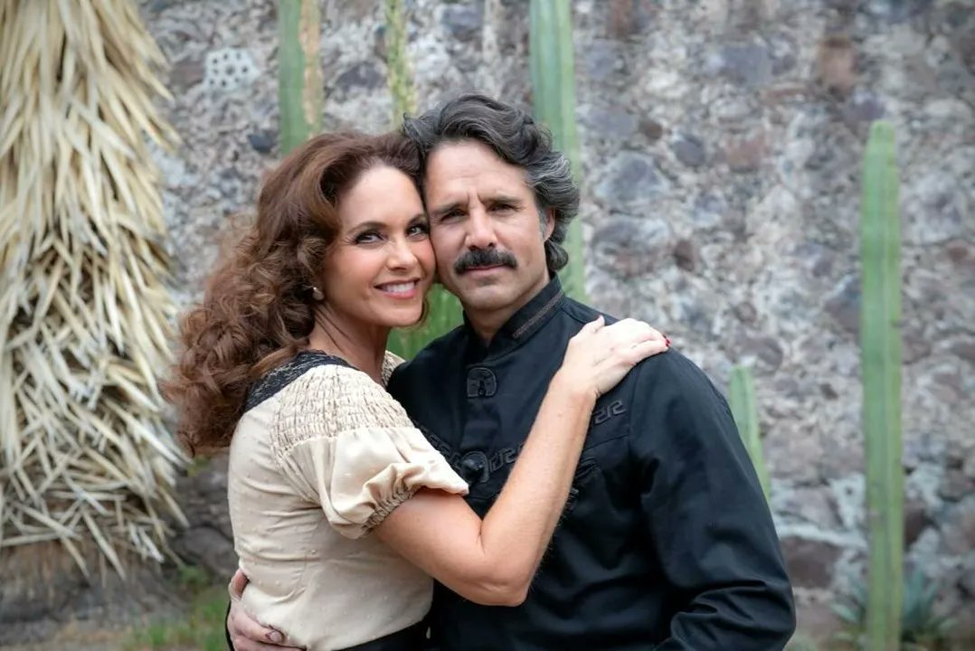 Paolucerina's tweet photo. 🤔Preguntas que no me dejan dormir:
@LuceroMexico seguirá en la nube #LucerinaColunguera o ya está en la nube ☁️ #Luceron ? 🥹😅❤️ https://t.co/RGuoKsUb62