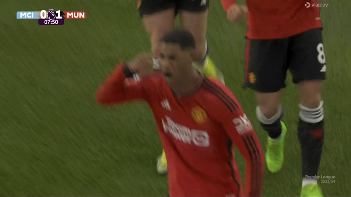 1-0 Manchester United. MARCUS RASHFORD WITH AN ABSOLUTELY INSANE GOAL !!!!!!!!!!!!!! ARGUABLY THE GREATEST GOAL OF HIS CAREER SO FAR !!!!!!!!!!!!! WOW WOW !!!!!!!!!!!!!!!!!