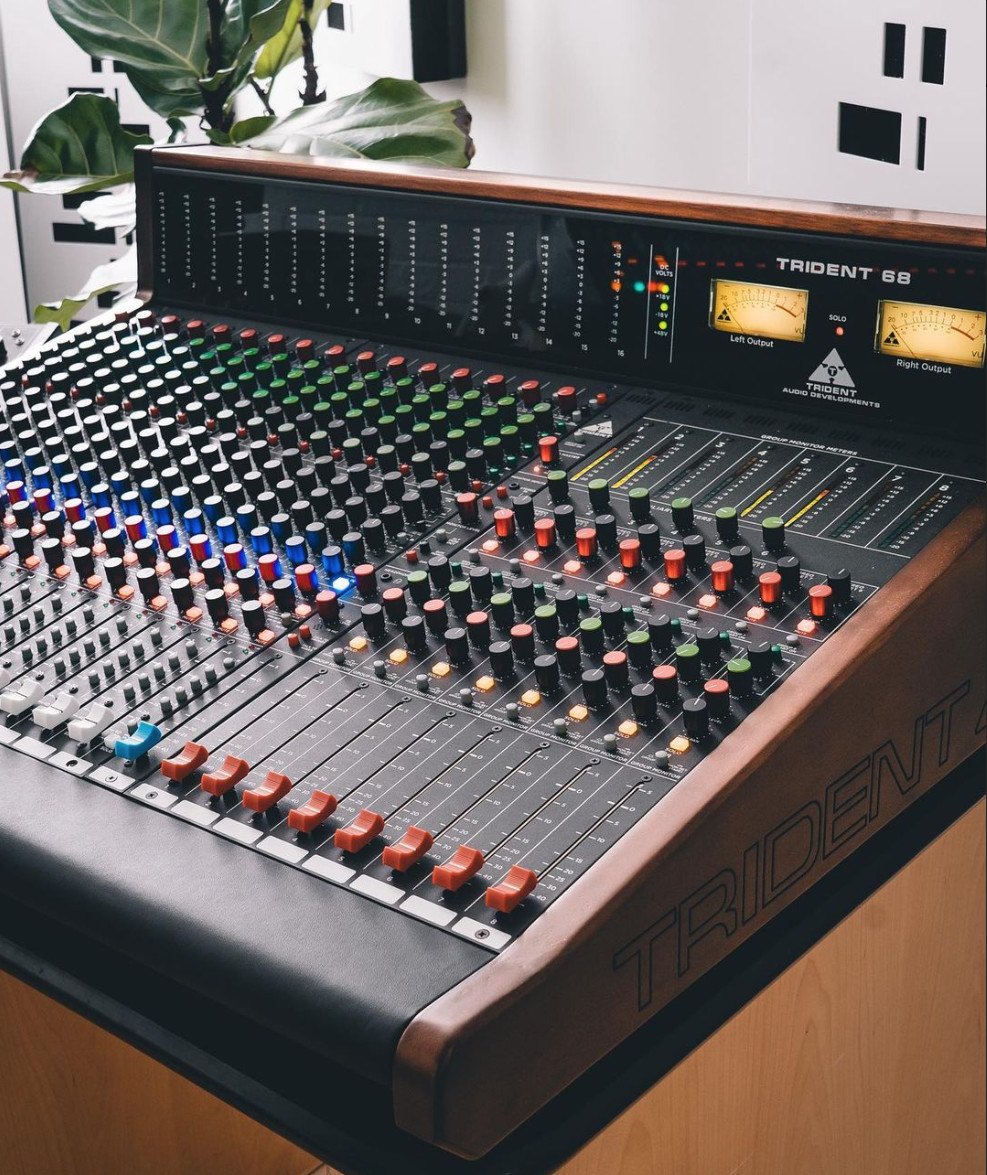 Superb shot of a 16 channel 68 Series for your Sunday 

📸✨🗣️ @funkyjunkltd - the 68 Series manages to pack a whole lot of sound into a compact and cost-effective package.