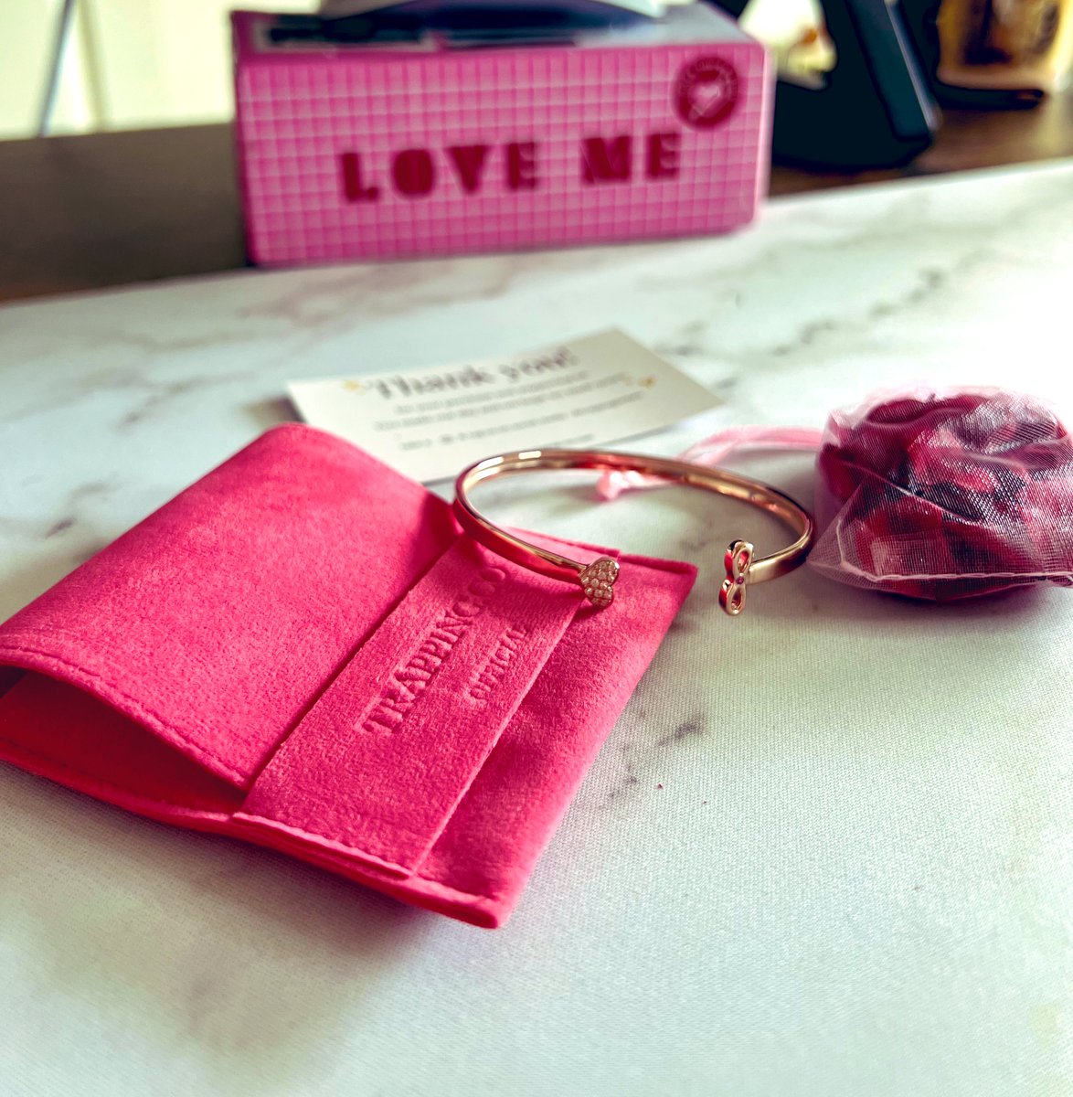 yuri_talk27's tweet photo. Esta semana me llegó mi brazalete: Freenevermore que encargué, es infinitamemte  lindo ✨🐰🌷

#TRAPPINGCOXFREEN 
#BeMyValentineCollection 
#TRAPPINGBeMyValentine #GIRLFREEN  #srchafreen
#trappingreview https://t.co/1WhUk0RaDl
