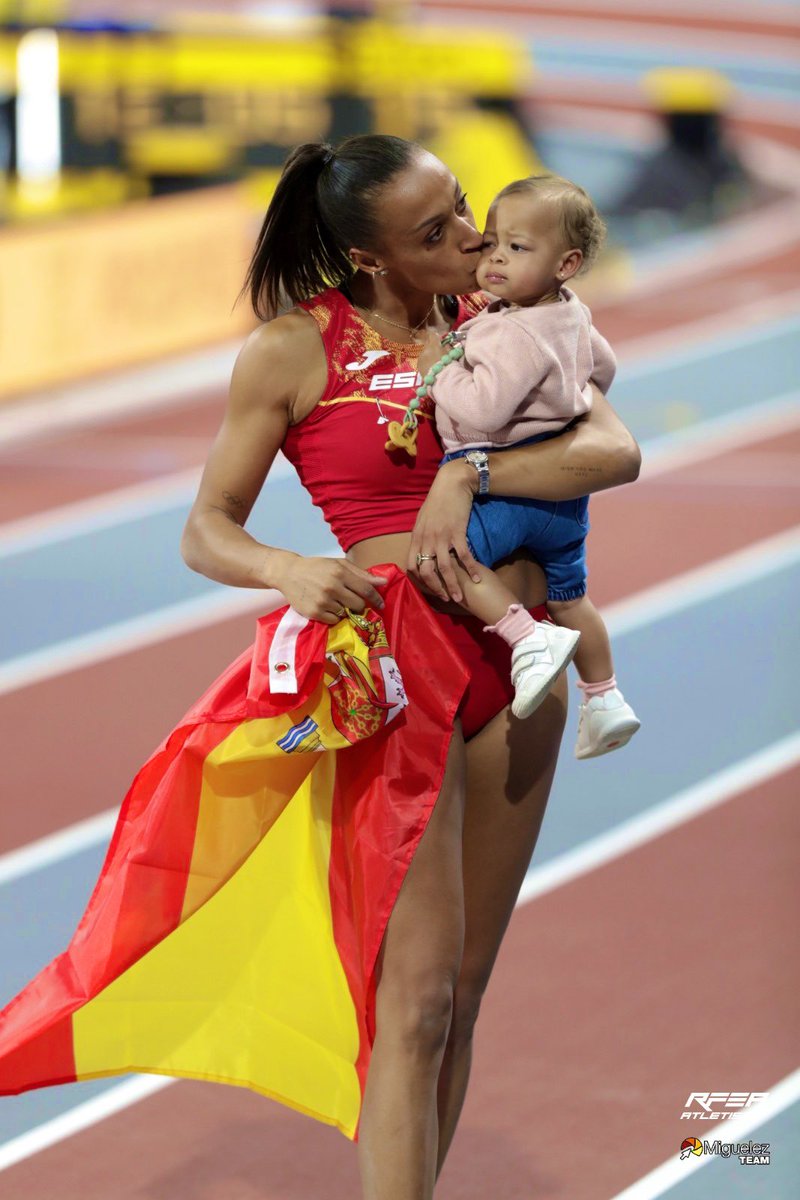 𝐥𝐚 𝐦𝐚𝐝𝐫𝐞 𝐝𝐞 𝐭𝐨𝐝𝐚𝐬 𝐥𝐚𝐬 𝐦𝐞𝐝𝐚𝐥𝐥𝐚𝐬

Ana Peleteiro 👑

#EspañaAtletismo #PasiónPorCompetir
