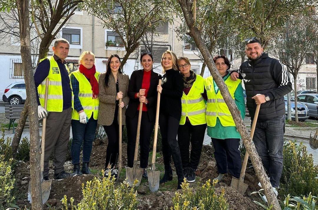 erionveliaj's tweet photo. ➕️3️⃣9️⃣2️⃣ 🌳 pemë iu shtuan Tiranës! 💚 https://t.co/Bu8CMixHJ6