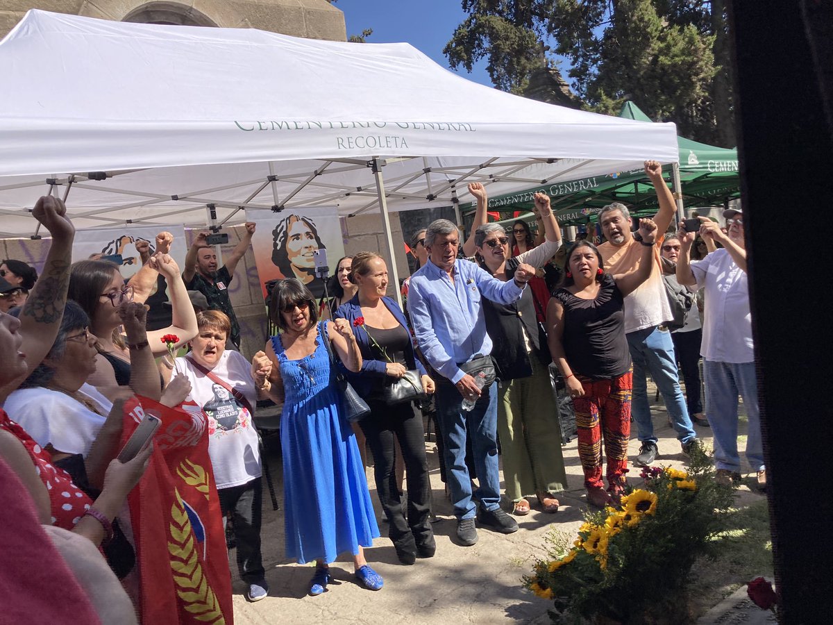 👉🏽Hoy en la conmemoración de la partida física de la compañera Gladys Marín, recordamos su trayectoria, su lealtad con el Pueblo y su compromiso militante con la Justicia Social. ✊🏽Su ejemplo nos motiva día a día para luchar como Gladys.