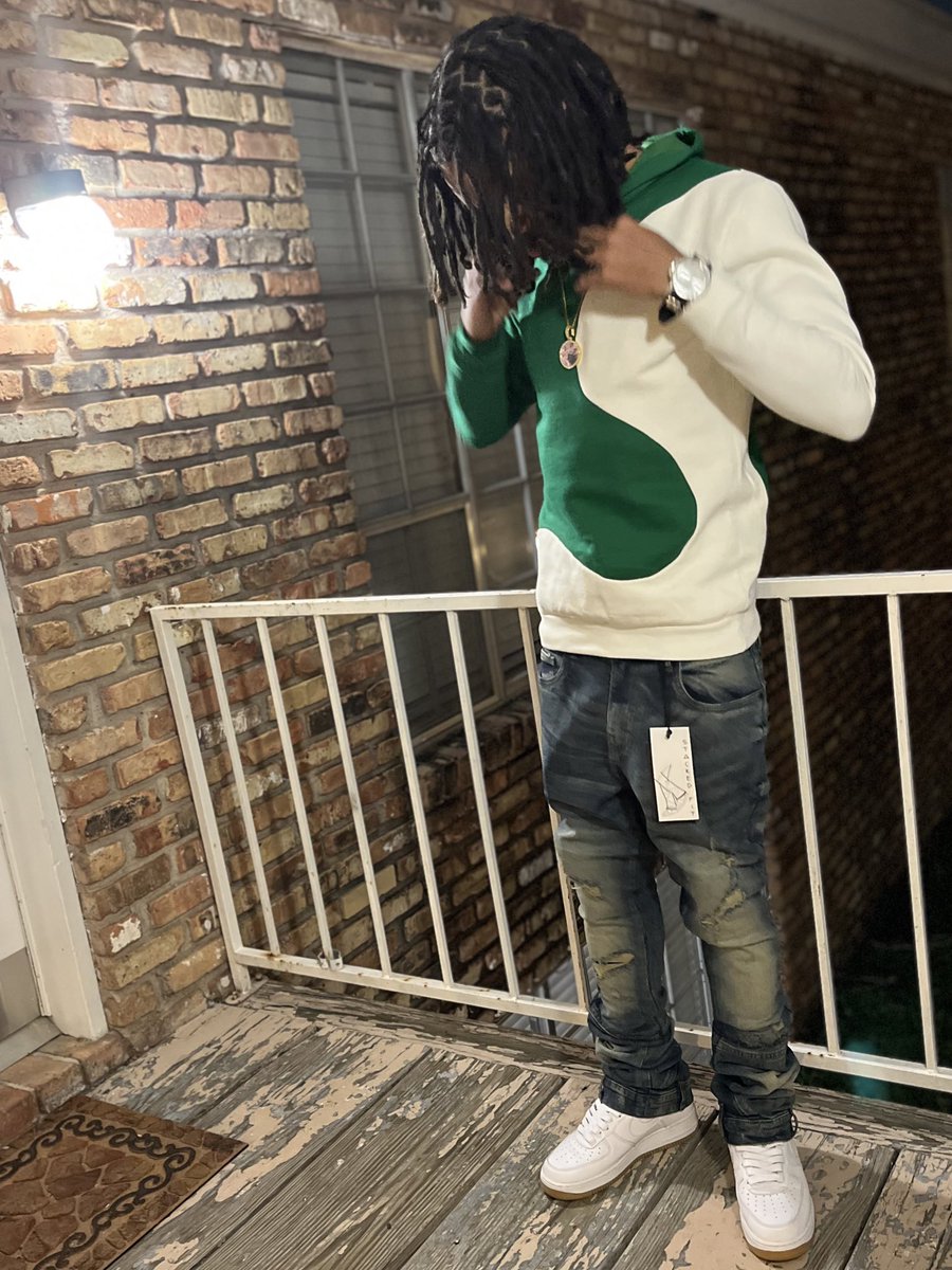 314Maniac's tweet photo. It’s 52 Degrees And I’m Wearing A Hoodie FadeGang What’s That I Smell That Good Kushy 🍃🔥 

#BornSavage #314Maniac #LL5 #5SL #livehighneverdielow https://t.co/BflkQVUlp0