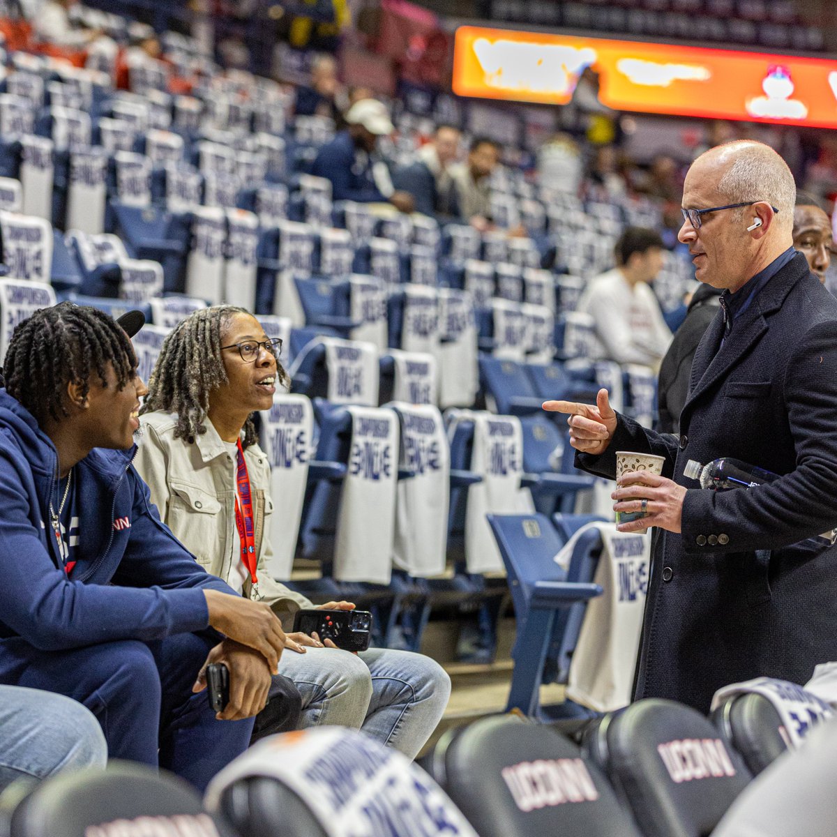 Dan Hurley (@dhurley15) got into Gampel Pavilion today and immediately got in a quick conversation with @AhmadNowell0 and his family ❤️