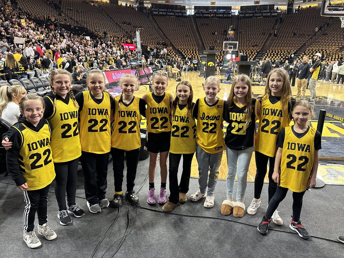 DustinTPrice's tweet image. 417 Storm (Missouri) here to witness #HERstory!! Let’s go Iowa Hawkeyes!! 

@CaitlinClark22 👑
#YouBreakItYouOwnIt 
#FightForIowa