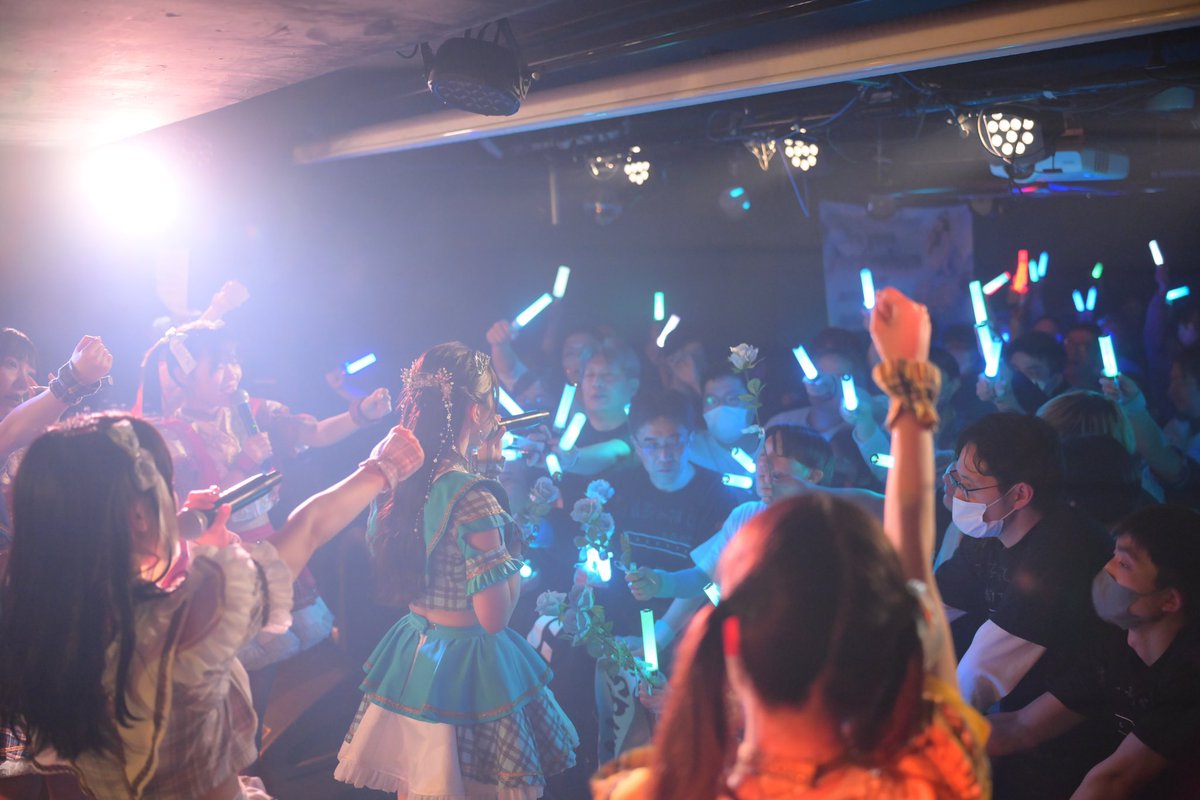 温かい卒業公演でしたね。ご卒業おめでとう。これからも持ち前の優しさ、強さとおっちょこちょさで素敵な人生を歩んでくださいね。寂しいですね。