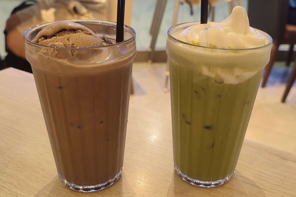 ghostiePhantom's tweet image. It has been a year since and I still feel so happy thinking back on that day 😊💖

Today, I exchanged my worries for hojicha latte and ice cream, thank you manager Liu~ May you be just as happy! 💙

#LiuJun #JunLiu #刘隽 #junliuontherise #浮云商店 #来刘隽的浮云商店兑换快乐