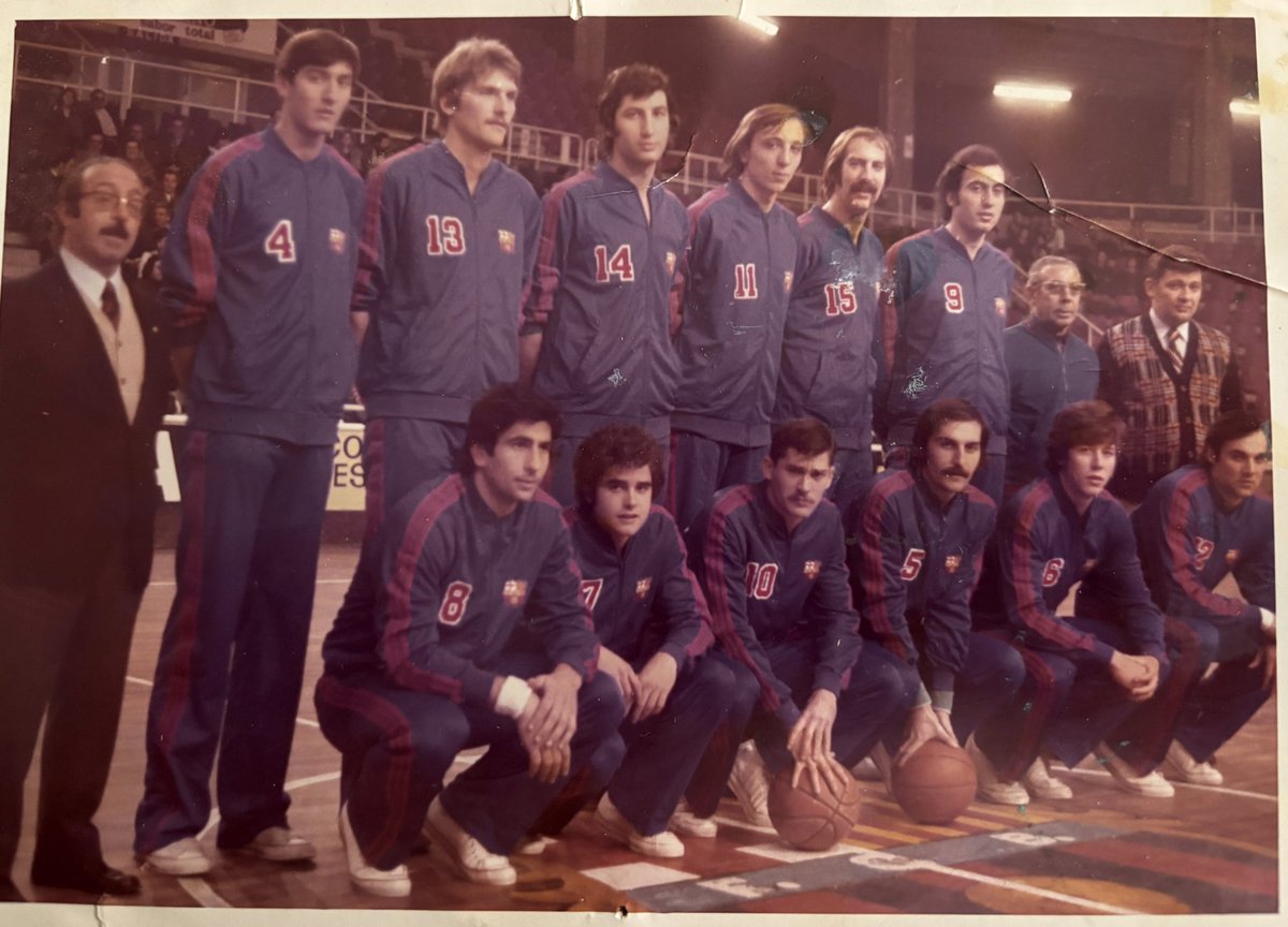 1975/76 Arriba : Sr Viñas, Epi I ,Bob Guyette, Goyo Estrada, Juanito De La Cruz, Norman Carmichael, Albert Viñas, Claudio Pellejero, Ranko Zeravica . Debajo : Manolo Flores, Nacho Solozabal, Miguel López Abril, Marcelo Segarra, Perico Ansa, Chuchi Iradier.
