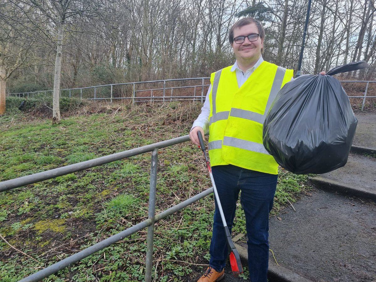 Denton & Westerhope Labour’s Vince has been out on a litterpick this morning around Burewell Avenue & Dunblane Crescent.
