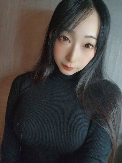 たまには帰ってきたよ報告😚 買ったリップが届いてて試しに使ったらめちゃくちゃ良きだったのでご機嫌❤️ https://t.co/7506k5Ts92