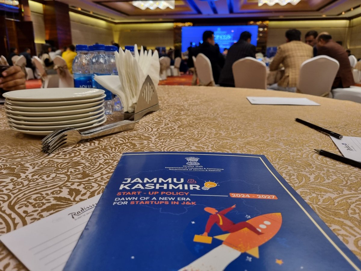 Attended the AVINYA Startup Summit held today, which featured the launch of J&K Startup Policy 2024–27 by Lt. Governor Sh. @manojsinha_ #startuppolicy #startups #JammuKashmir #entrepreneurship