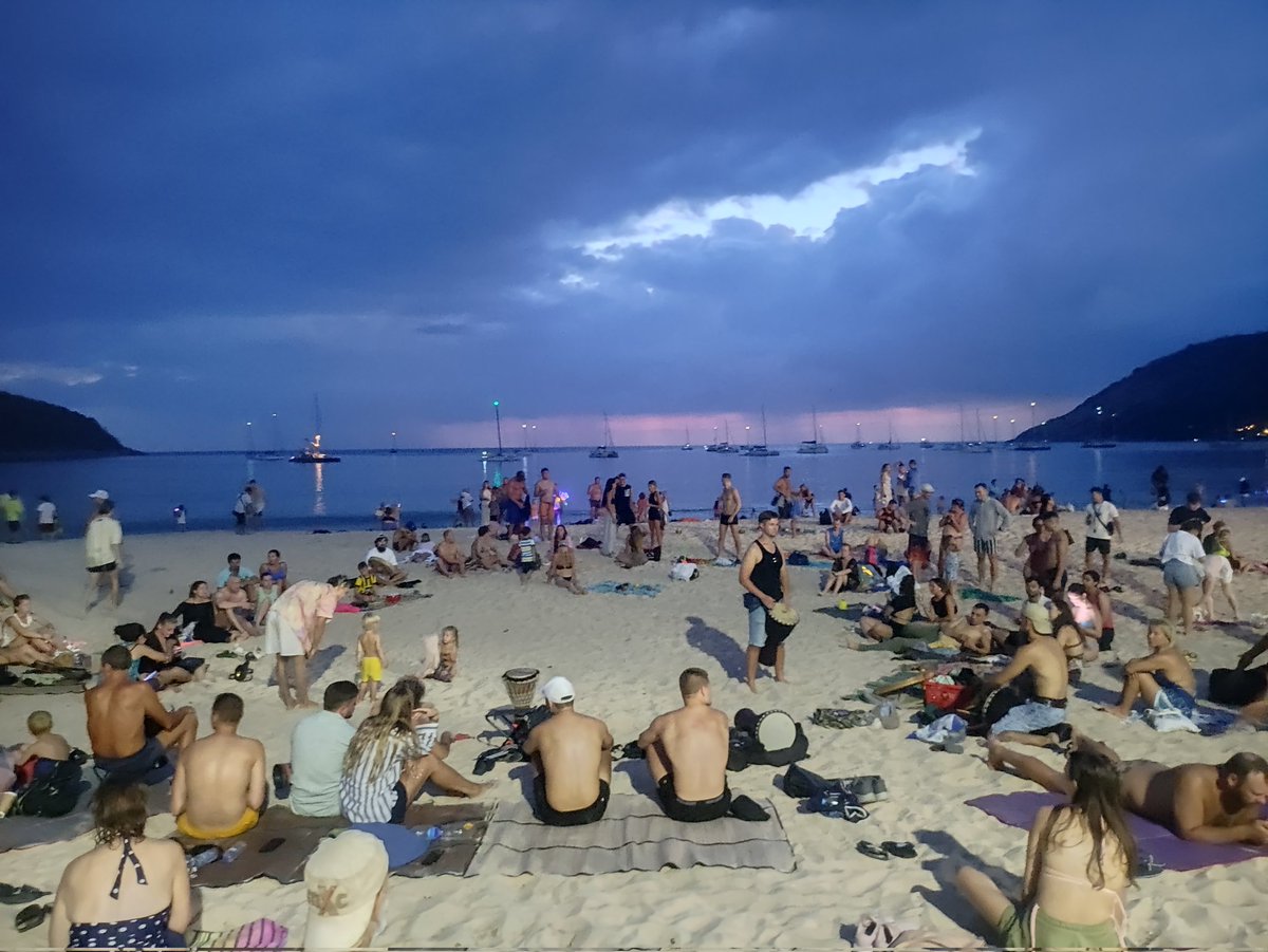 smatveev's tweet photo. This is amazing. Isn't it? 🏖️🪘😎 #phuketdrumcircle https://t.co/DRCkcYfOjD
