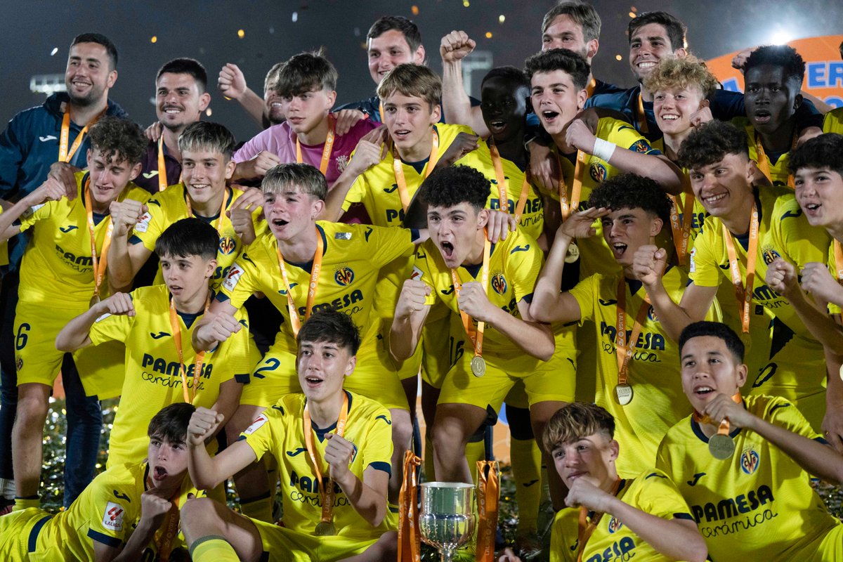 LaLiga's tweet photo. Un vikingo no, pero 𝟮𝟯 𝗝𝗨𝗚𝗢𝗡𝗘𝗦 si... 😏

💛 @CanteraGrogueta 💛

#LALIGAFCFUTURES https://t.co/c1Qe8JyIYW
