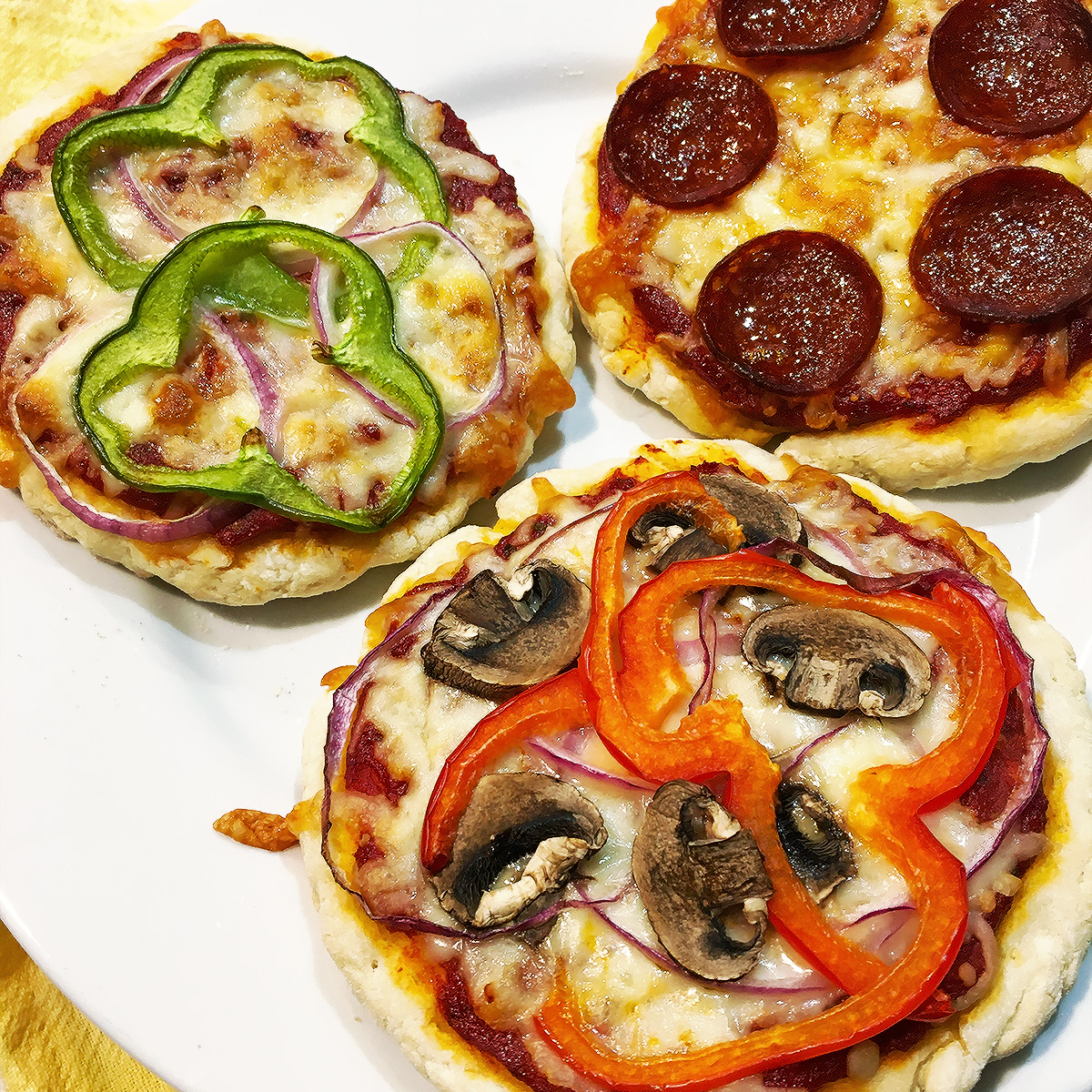 What's better than pizza? Fully customizable mini pizzas! Choose your favorite pizza toppings from veggies to pepperoni, pineapple and more. onehappydish.com/mini-pizzas/ #minipizza #easyrecipes #easydinnerideas
#familydinner