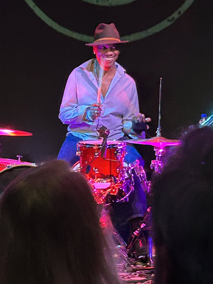 Up close with <a href="/AlbertCummings/">Albert Cummings</a> <a href="/BlueFrogLive/">Blue Frog Studios</a> last night. Wonderful venue and an amazing performance by Cummings and his band!