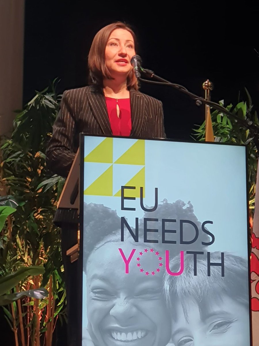 At the EU Youth Conference in Ghent, I was happy to discuss how our youth shapes Europe's future 🌍. Your engagement is key as we tackle climate change & misinformation. Let's keep the conversation going and ensure your voice is heard in the elections. Your vote matters! 🗳️