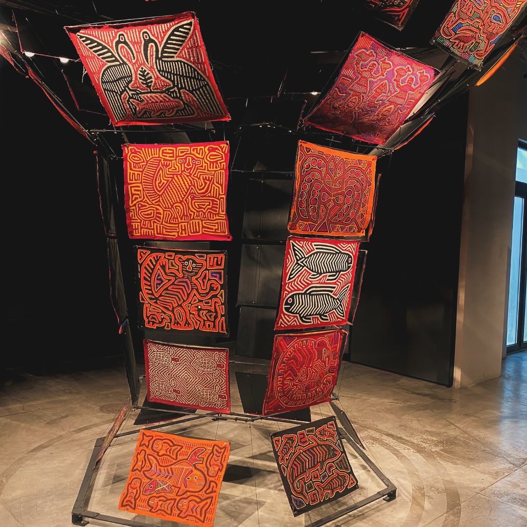 ¿Has visitado el Museo de la Mola? 🏛️
MUMO es un espacio destinado a exponer el valor de la mola en la cultura indígena Guna y de Panamá.

#museodelamola #panama #mumo #museosenpanamá  #adondeir l