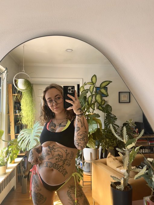 it&rsquo;s &ldquo;try on swimsuits and dream about the beach&rdquo; weather https://t.co/tAib96EMCn