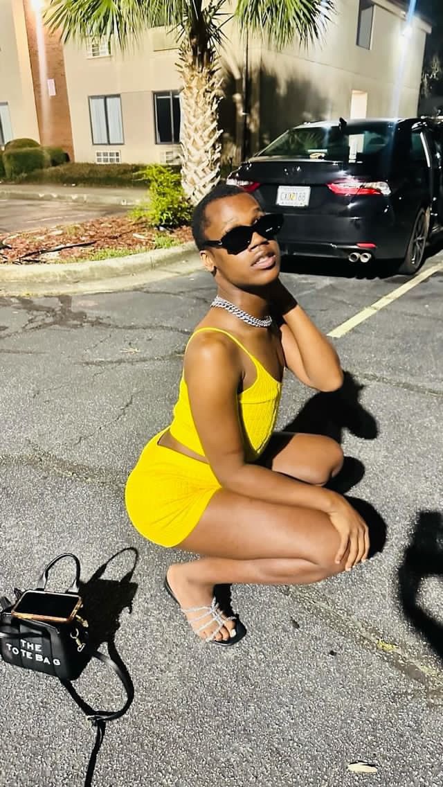 PounddCakezz's tweet photo. top notch bx got the most not the lesser 💛🔏 https://t.co/ru1KZsnsVr