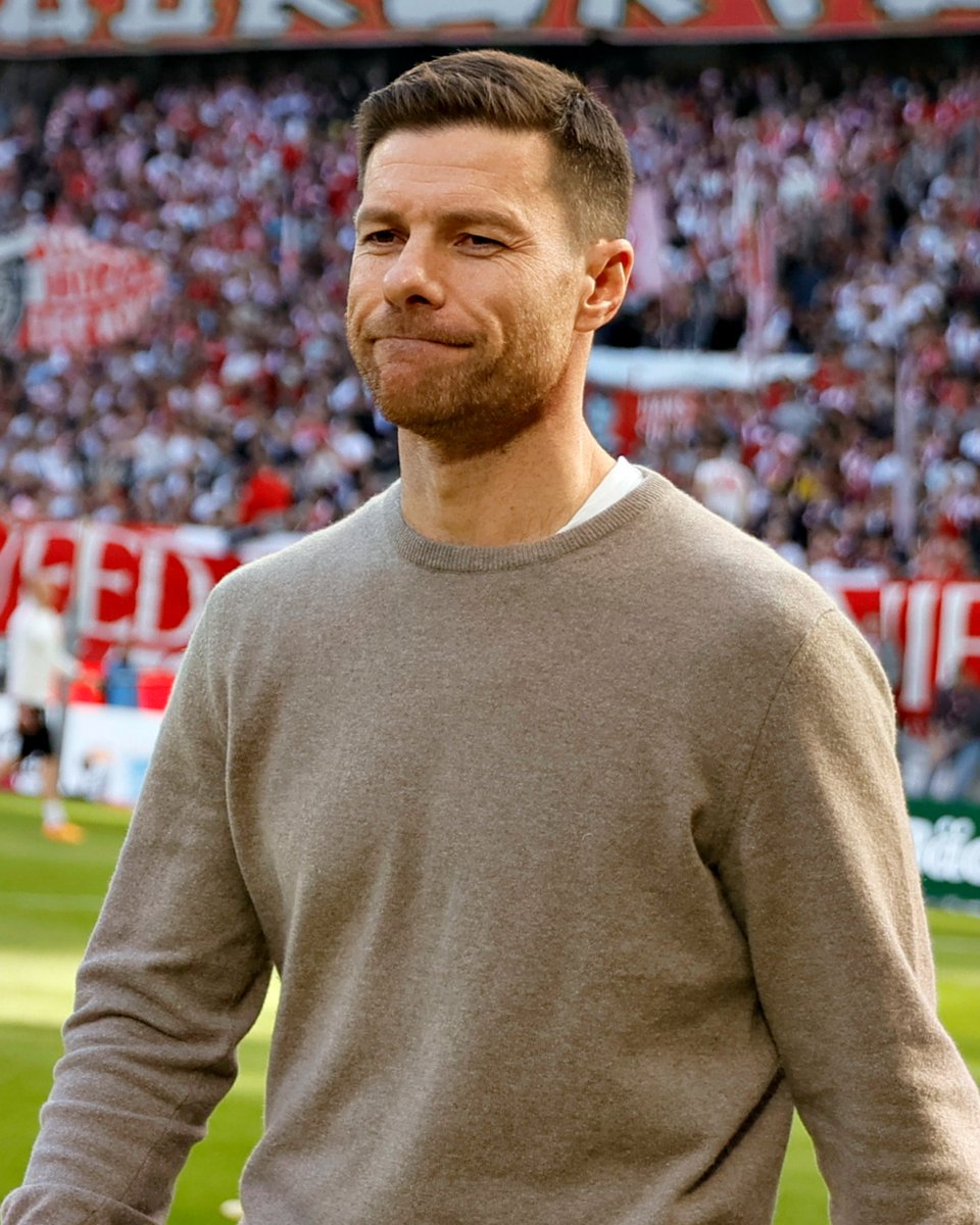 34 jogos seguidos sem perder e 10 pontos de vantagem na liderança da Bundesliga. Este é o ano do Leverkusen!