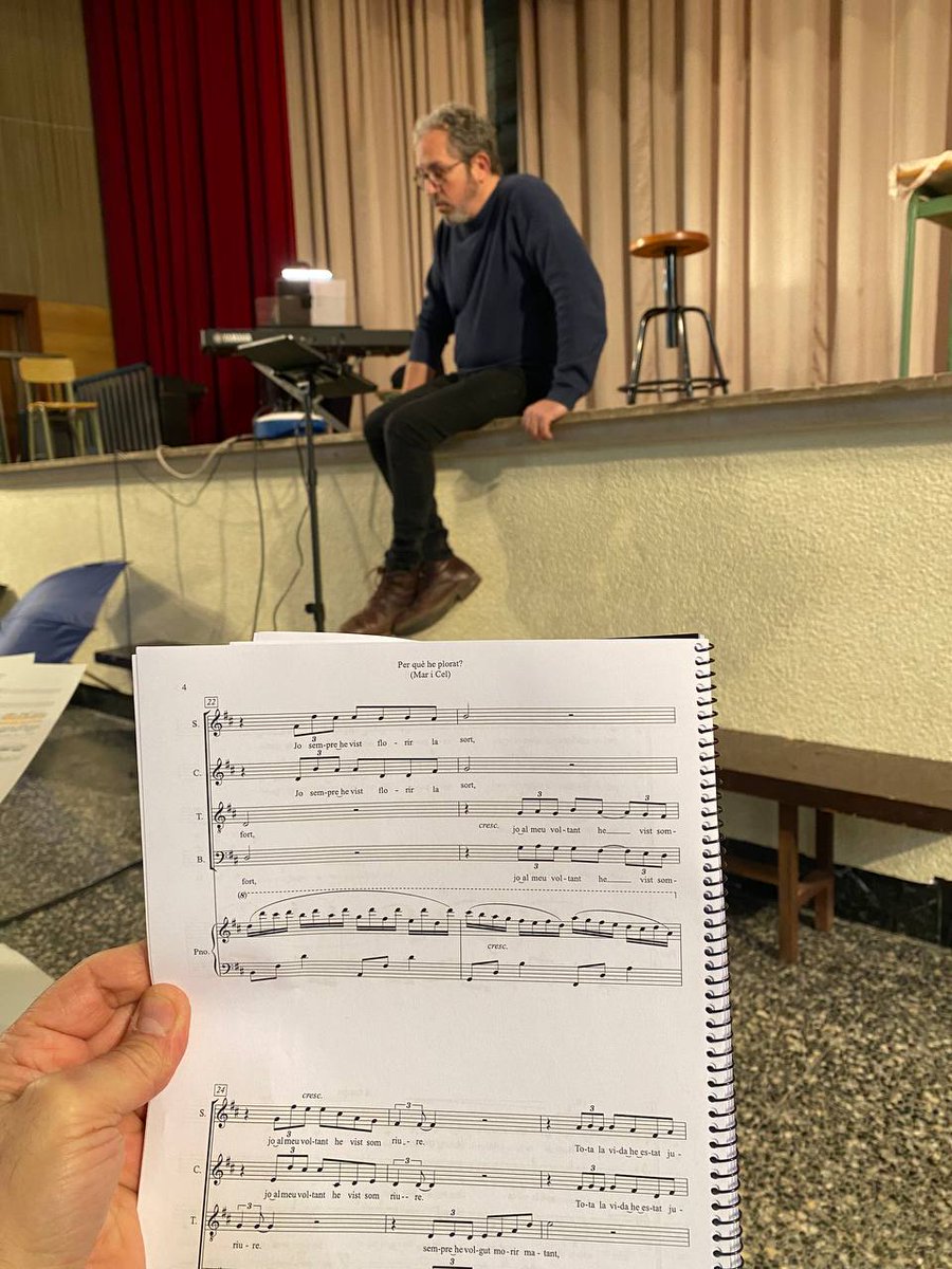 MessiesBcn's tweet photo. Desprès de l' #assaig d'ahir de #sopranos i #contralts, avui ha arribat el torn dels homes!
#assaig per cordes del #participatiu de #Primavera, #musicals de @guinovartalbert
Aquest matí @estevenabona ha començat amb els #tenors
Fotos de #BeniRodriguez https://t.co/OEogWpHifp
