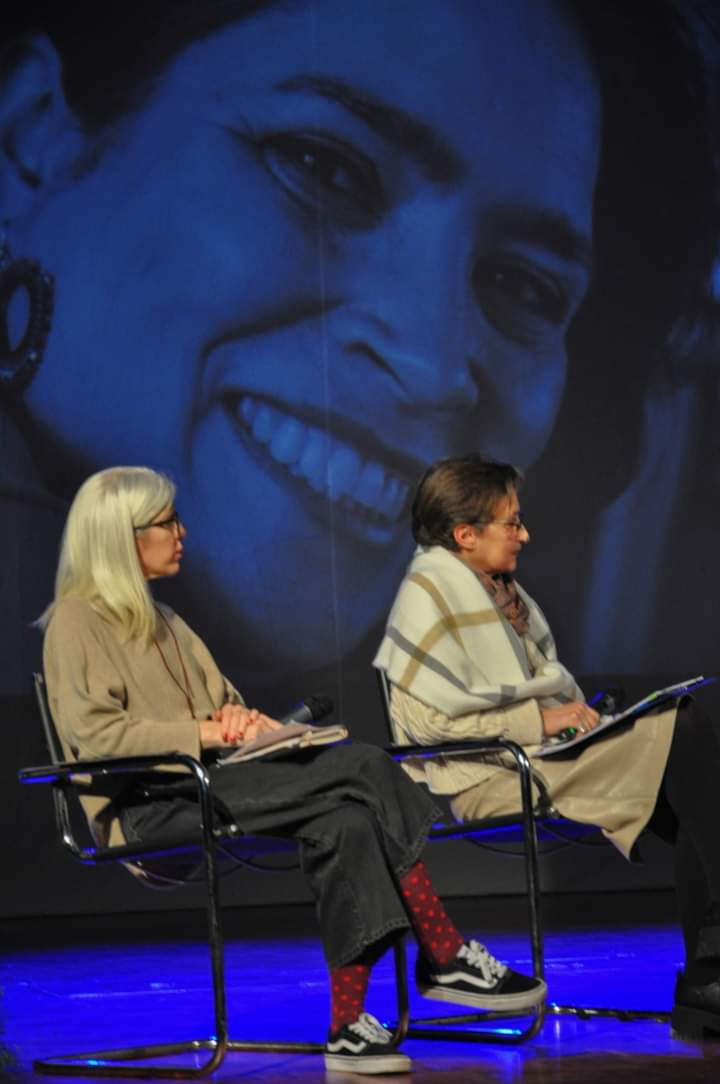 Grazie al Festival del giornalismo di Verona per avermi dato modo di parlare di donne e di strumenti per abbattare violenza e disuguaglianze. 
Qui 👇 una breve intervista e alcune cose che penso.

youtu.be/4-0aT637oJ8?si…