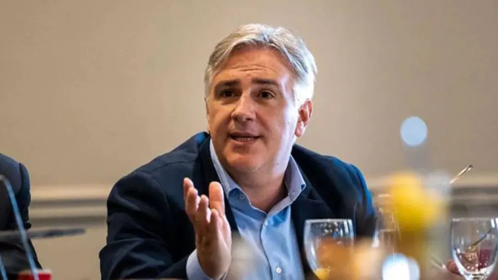 Llaryora le pide a Milei que adelante el diálogo: "Dos meses son como cuatro años" 
eldestapeweb.com/politica/javie…