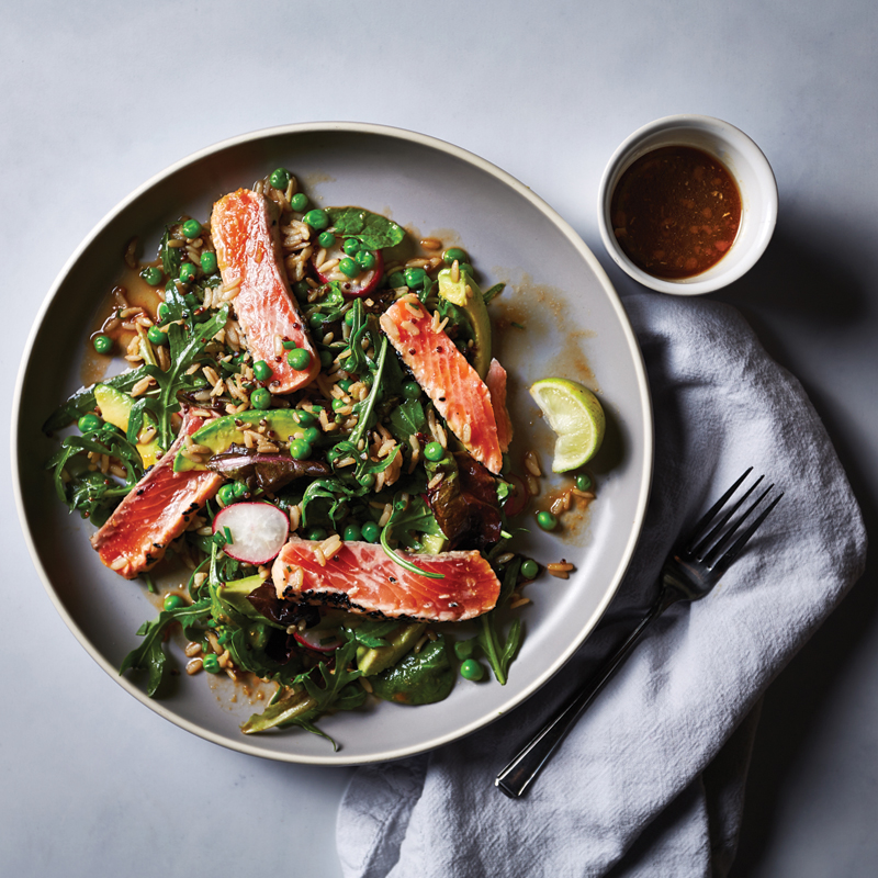 Sundays are for Salmon Sashimi!🫛🍣 This hearty dish is a great source of protein - topped with a delicious quinoa and miso dressing and a refreshing pea salad, there's no better recipe to recreate! Fancy giving this dish a go? Check out the recipe here: bit.ly/2NF033H