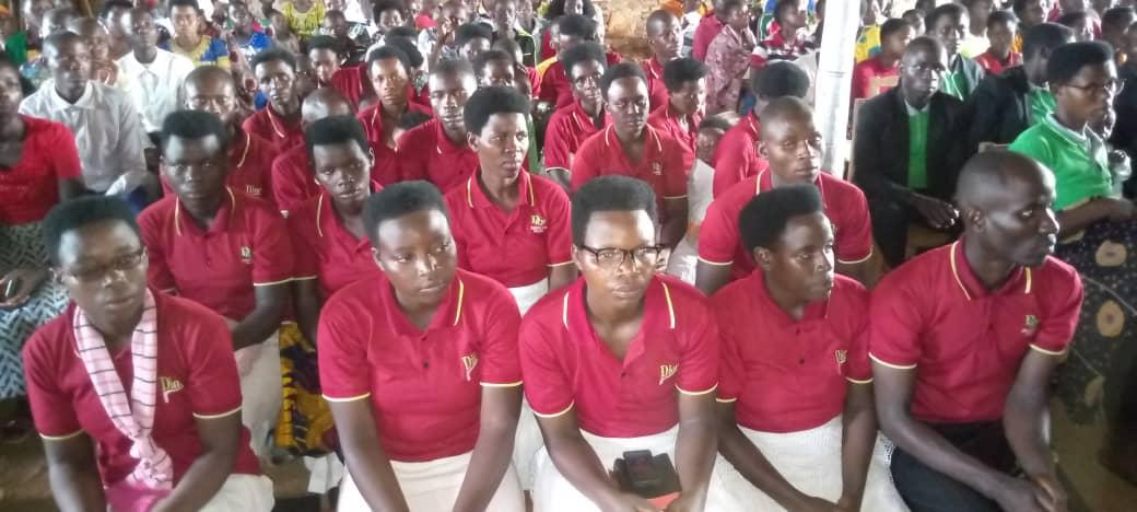 CnddFddButanyer's tweet photo. 3/3/2024 #Scom_kirundo yasangiye igisabisho n'abakirisu bo mw'ishengero #FECABU ryo ku #Cimo aho yahamagariye abakirisu gusenga bakora no gukora basenga nkuko ari #Iragi rya #Sokuru , kwijukira igiterwa c'ivoka no kworora inkwavu.
@CnddFdd
@R_Ndikuriyo https://t.co/I0nofbDB1v