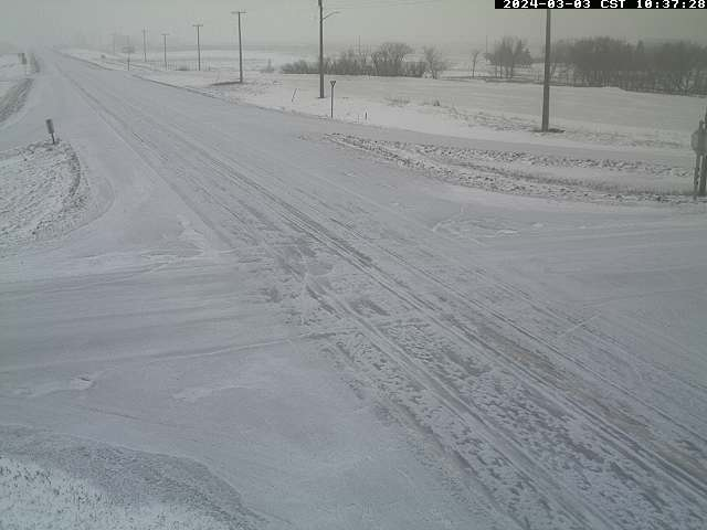 NZPChasers's tweet photo. Hwy 2 & Hwy 83 at Pipestone is getting bad with "partly iced covered" and "blowing snow" conditions reported. Watch live here: https://t.co/CDGe7eJL9b
#MBroads #MBwx #MBstorms https://t.co/JHgUhGK2Ia