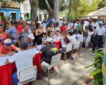 NicolasMaduro's tweet image. Masiva y hermosa ha sido la asistencia de los cultores y las cultoras en los 103 municipios del país que iniciaron el registro, inscripción y censo de la Gran Misión Viva Venezuela, Mi Patria Querida... Desde la profundidad del pueblo han acudido a este llamado. ¡Estamos apenas…