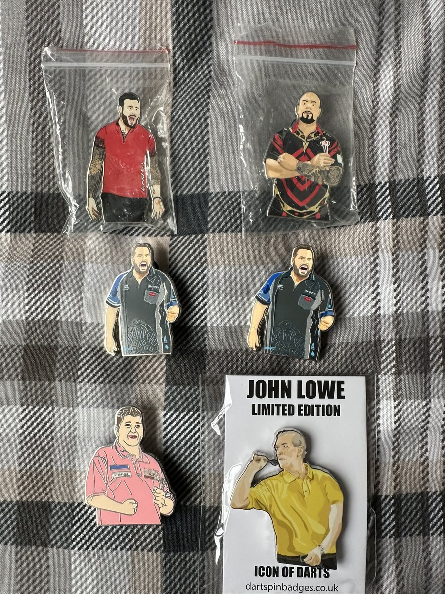 Came across a few more spares, all on sale now. 1 x Cullen 1 x Petersen 2 x Lewis 1 x Brown 1 x Lowe Select what player you want from the “select option” drop down menu. dartspinbadges.co.uk/product/mixed-…