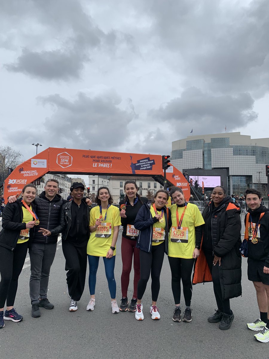 La Médicale présente au semi-marathon de Paris ce dimanche 3 mars.🏃‍♀️ 🔬Les 6 agences La Médicale d'Île-de-France ont accompagné les internes du @SRPIMG lors du semi-marathon pour la recherche du cancer du pancréas.
