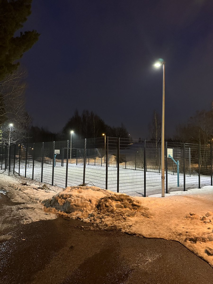 Pitäiskö nää sammuttaa ku on se joku sähkökriisi hommeli? <a href="/EspooEsbo/">Espoon kaupunki</a>