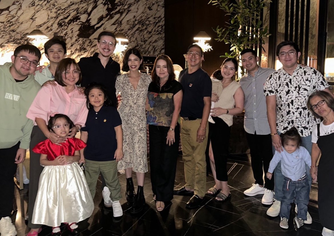 Birthday dinner with her families🫶🏻 @mainedcm @AtaydeArjo #MaineAt29 #MaineMendoza #ArjoAtayde