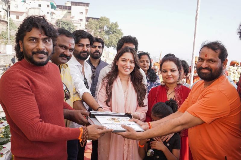 NRIPage's tweet photo. Tamannaah Bhatia Joins High Budget Multi-Lingual Film Odela 2 With Director Ashok Teja. Read more at
https://t.co/uEjQc4vfEU
#NRIPage #TamannaahBhatia #Odela2 #MultiLingualFilm #AshokTeja #FilmAnnouncement #CinematicUpdate #MovieBuzz #HighBudgetMovie #TollywoodNews https://t.co/Fvy3qZJFOD
