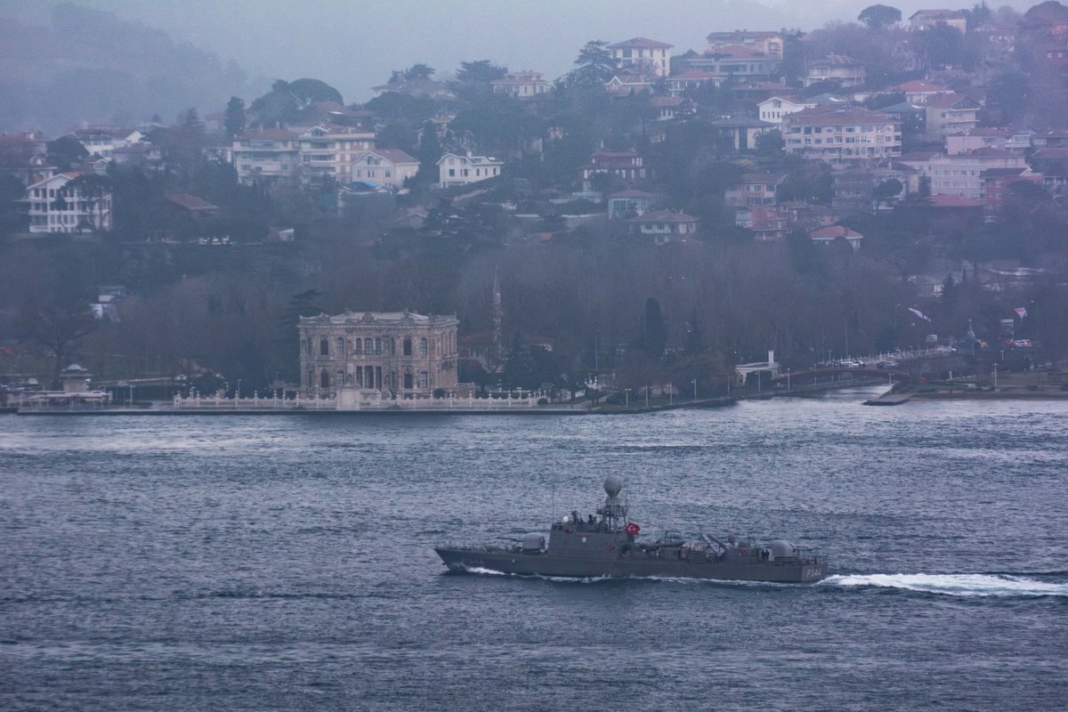 📸 🇹🇷 Turkish Navy Rüzgar-class fast attack craft TCG Rüzgar (P-344) heading north in Istanbul strait earlier this week. #GüçlüEser