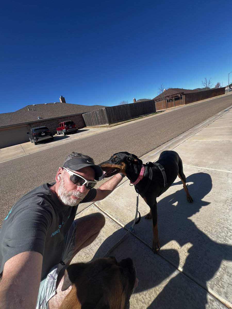 sean110423's tweet image. 8x1min @ 5k pace this morning 
Ran 1.57 miles with Nike⁠ Run Club #JustDoIt #sundayrunday #dogrunning #texas #speedrun