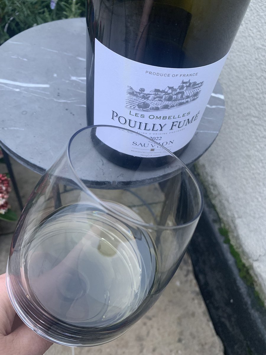 If you like reading about wine and are on Instagram please consider giving me a follow at @julesonwine 🍷 I’m sipping the good stuff and scoffing the plonk. #winereviews #wine