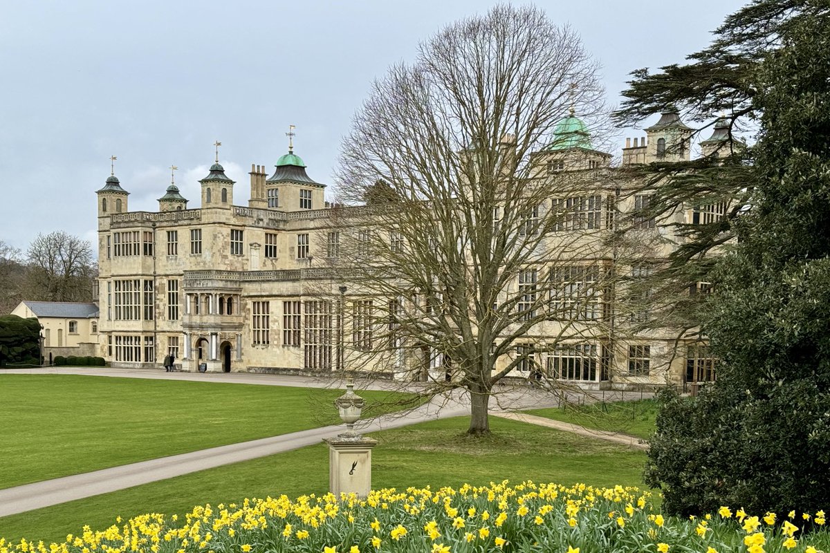 A lovely Sunday afternoon spent in the grounds of Audley End House. @EHAudleyEnd
<a href="/EnglishHeritage/">English Heritage</a>
<a href="/swtic/">Saffron Walden TIC</a>
<a href="/Saffronwaldentc/">Saffron Walden Town Council</a>
<a href="/UttlesfordDC/">Uttlesford DC</a> <a href="/SafWaldInitiat/">SWInitiative</a> <a href="/DUttlesford/">Discover Uttlesford</a>
<a href="/VisitEssex/">Visit Essex</a> <a href="/swaldenreporter/">Saffron Walden Reporter</a> @arcldp
#SaffronWalden #Essex #AudleyEnd