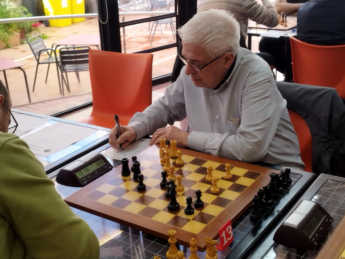 Ronda 7: només l'equip C guanya el seu matx, la resta d'equips han de signar la derrota en una jornada poc encertada. #LligaEscacs <a href="/escacs_cat/">Federació Catalana d'Escacs</a>  <a href="/AjSantBoi/">Ajuntament Sant Boi</a>