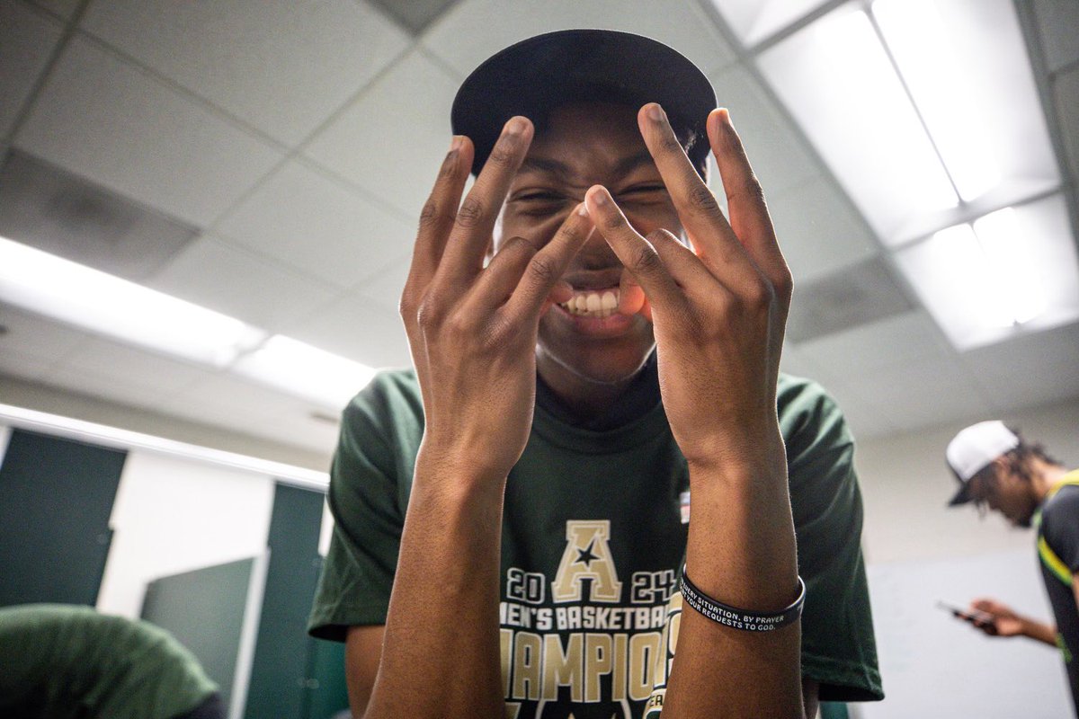 BoderickJ22's tweet image. Congrats to my former player, Eli Harris on being a part of history for the USF mens basketball program. Hail to the Bulls!!! Clinched the first conference championship in program history 🤘🏿🤘🏿🤘🏿