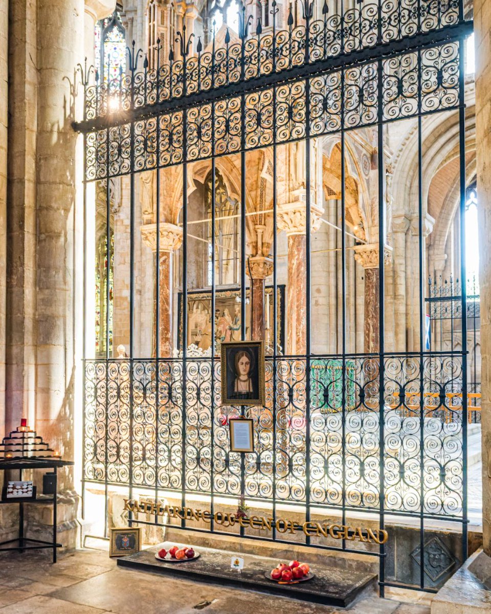 In the sixteenth century, the glorious Peterborough Cathedral became the burial place of two queens, each of whom the reigning monarch wished to forget. In Issue 11, Dr @Emma_J_Wells looks at its turbulent history and splendid architecture. bit.ly/3OZcFCM