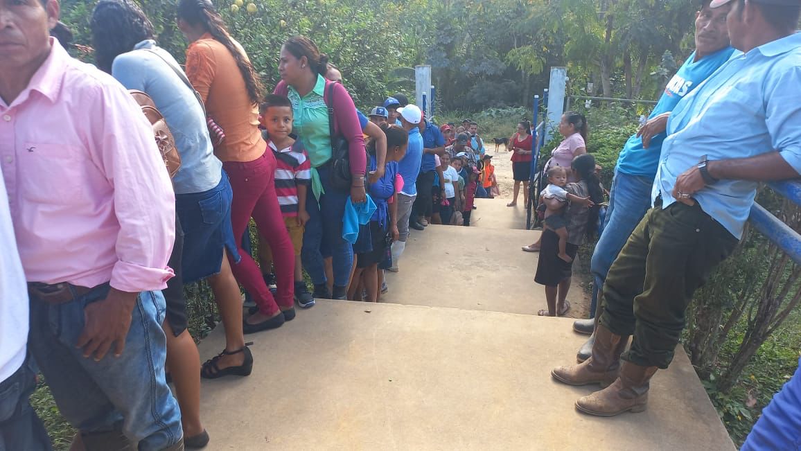 En imágenes 📸: Masiva afluencia de familias de la Costa Caribe ejercen su derecho al voto
#EleccionesVictoriosasCaribe2024 #Nicaragua